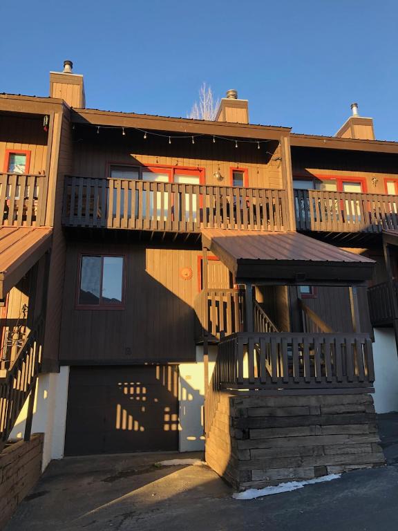 SKI IN, WALK OUT! The perfect mountain retreat! - Twee Slaapkamers Huis