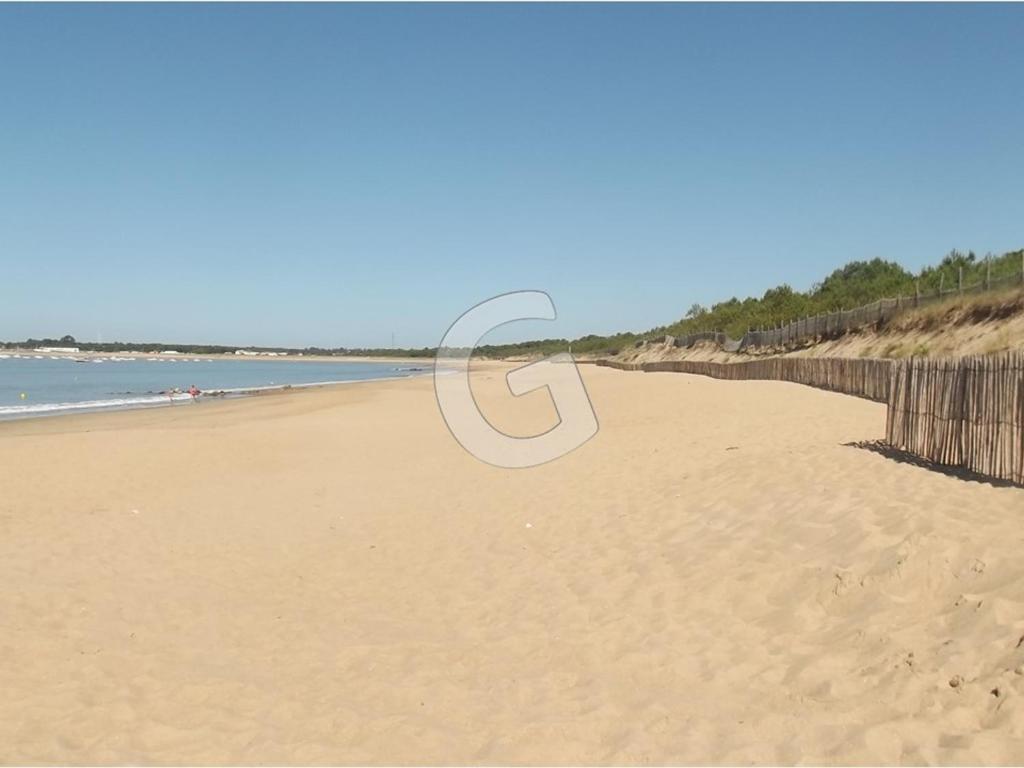Photo de la galerie de l'établissement Maison cosy à 200m de la plage, avec jardin, parking et ping-pong - La Tranche sur Mer - FR-1-357-66, à La Tranche-sur-Mer