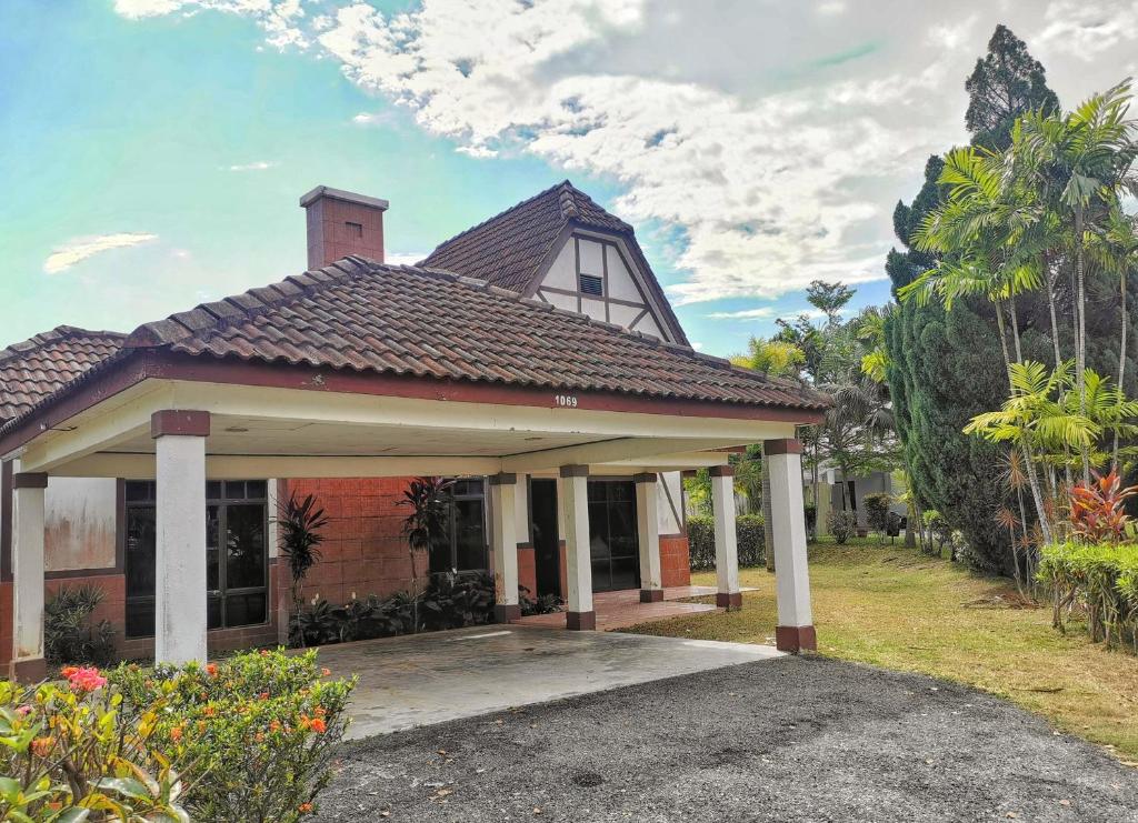 Yussy Homestay at Afamosa Villa - Maison De Quatre Chambres