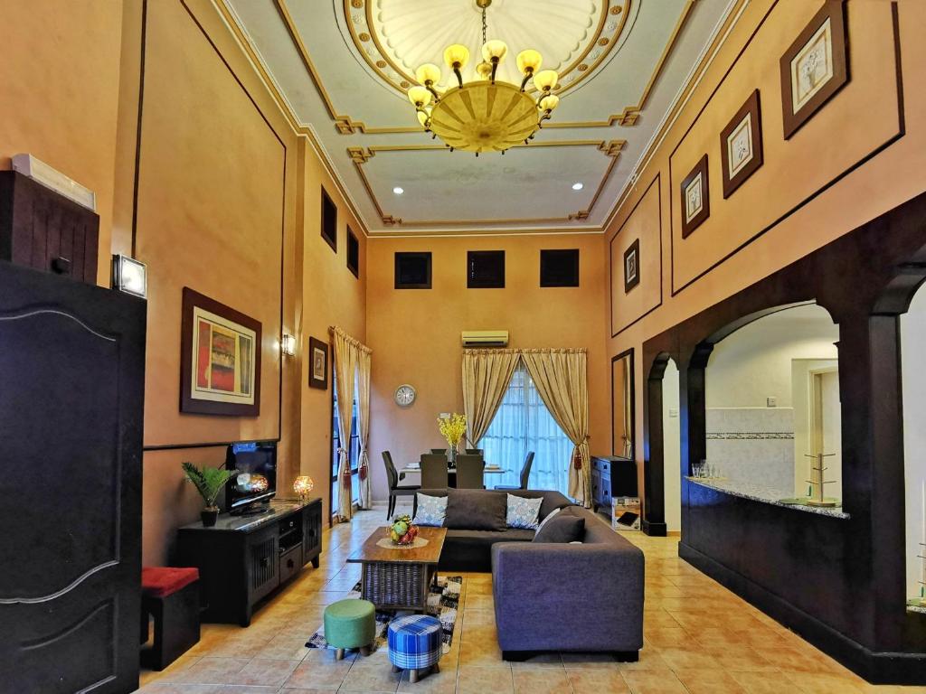 Yussy Homestay at Afamosa Villa - Maison De Quatre Chambres