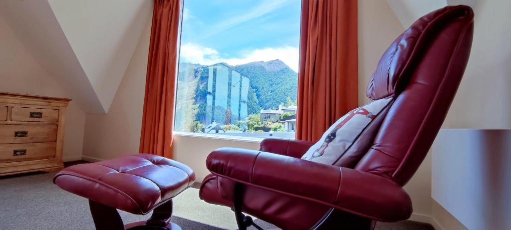 Spacious Home with Awesome Lake Views - Resim 6