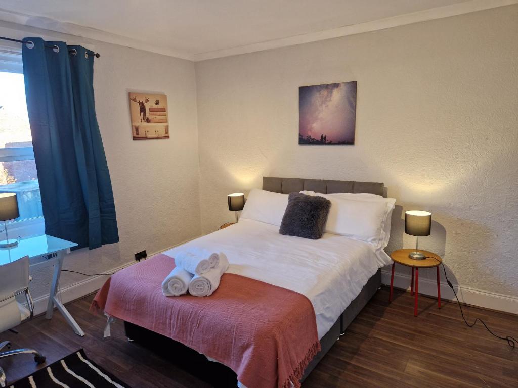 Ένα ή περισσότερα κρεβάτια σε δωμάτιο στο Chester le Street's Diamond; 3 Bedroom House