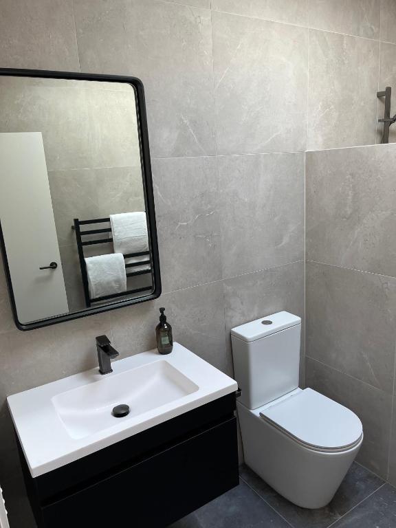 Bagno di 125 Church Bay Cabins