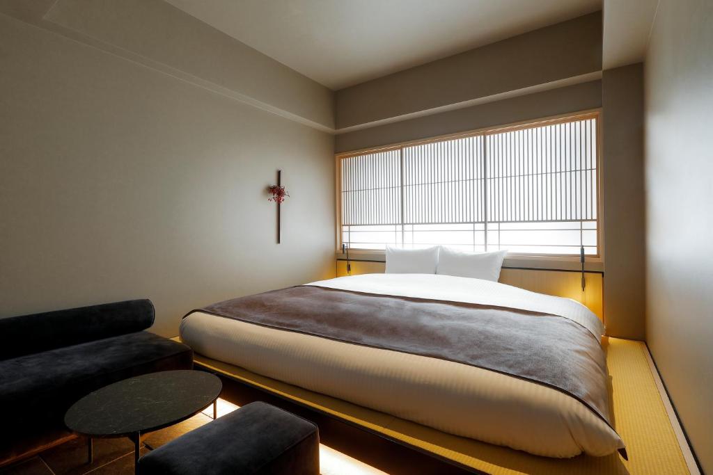 Postel nebo postele na pokoji v ubytování hotel tou nishinotoin kyoto