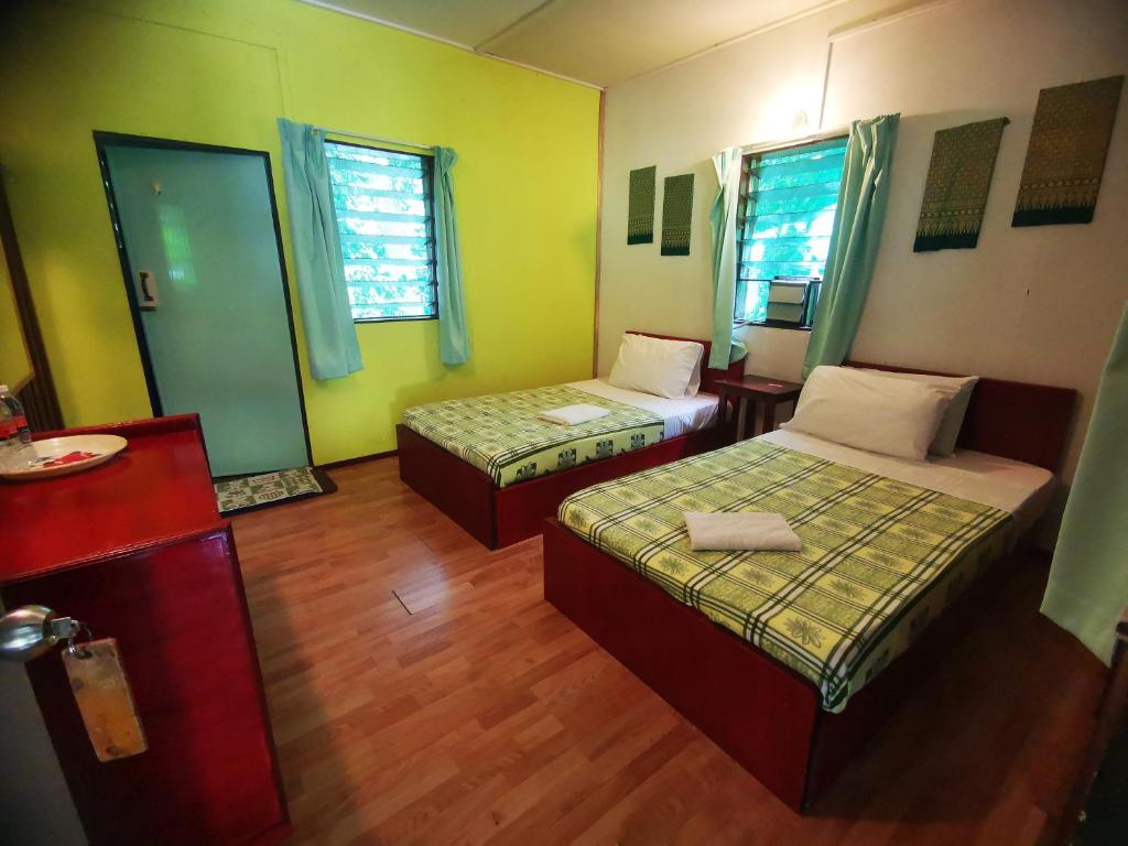 Postel nebo postele na pokoji v ubytování Sepilok Jungle Resort