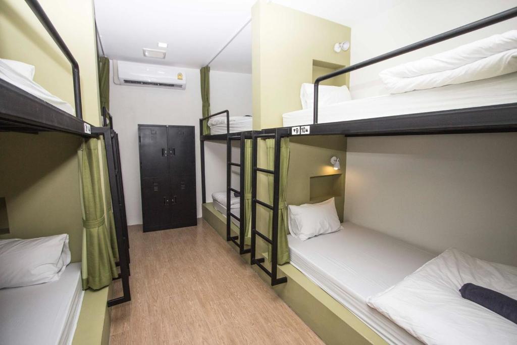 Postel nebo postele na pokoji v ubytování All day hostel at BTS Bang Chak