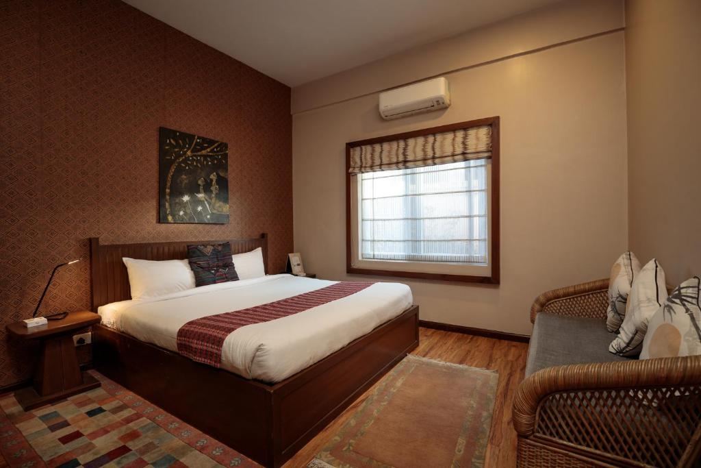 Postel nebo postele na pokoji v ubytování Shaligram Hotel & Spa