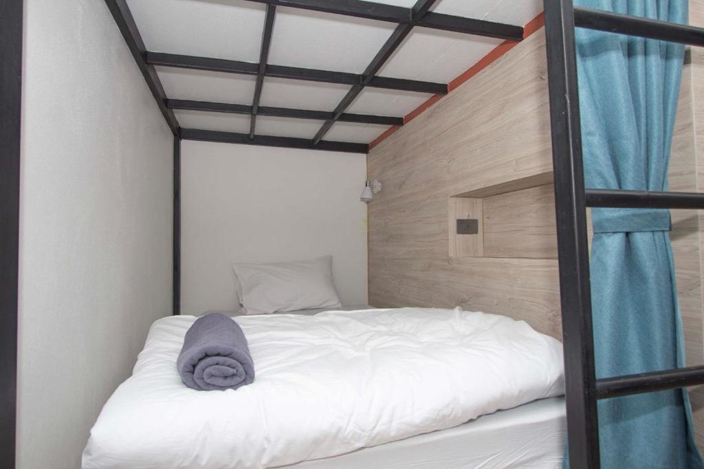 Postel nebo postele na pokoji v ubytování All day hostel at BTS Bang Chak