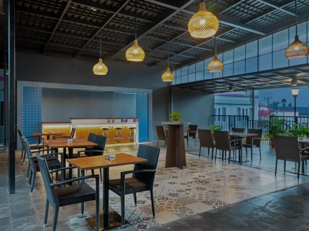 Restaurace v ubytování Aston Inn Cilacap