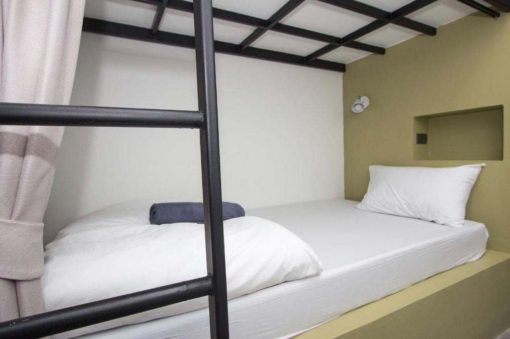 Postel nebo postele na pokoji v ubytování All day hostel at BTS Bang Chak