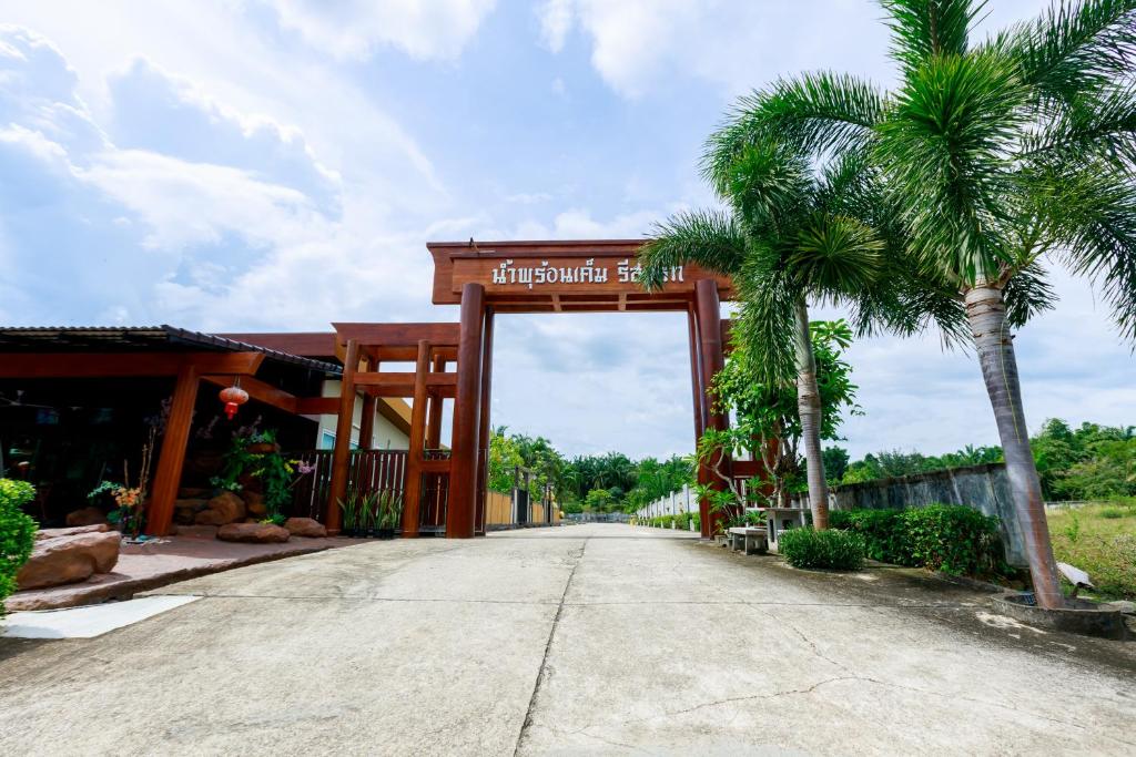 Zahrada ubytování Saline Hot Spring Resort นำ้พุร้อนเค็ม รีสอร์ท