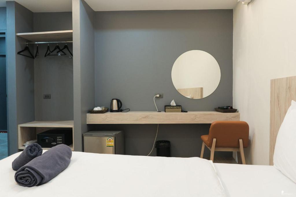Postel nebo postele na pokoji v ubytování All day hostel at BTS Bang Chak