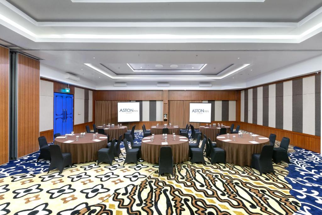Restaurace v ubytování Aston Inn Cilacap