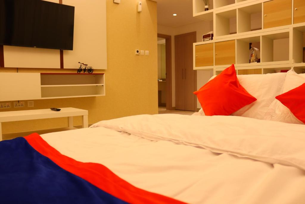 Postel nebo postele na pokoji v ubytování ZAPBED House - Luxury Holiday Homes in Yas Island