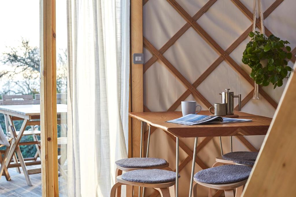 Fotografie z fotogalerie ubytování Puckaster Cove Luxury Yurt v destinaci Niton