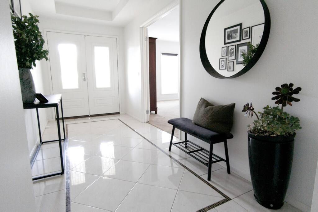 5 BR home, 2 bathroom, spacious living & spa ensuite