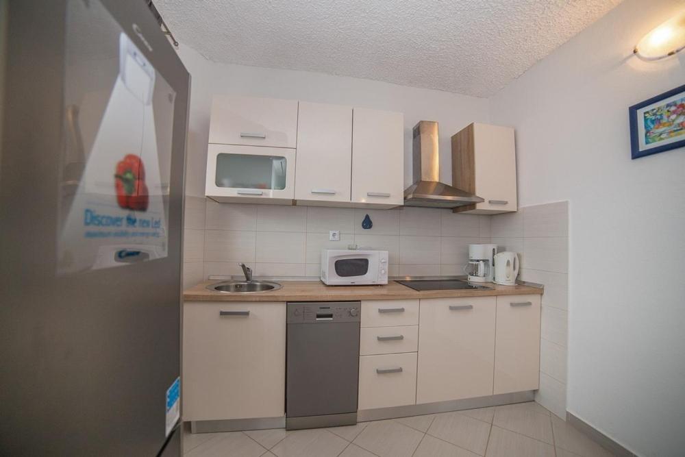 Fotografia z galérie ubytovania Apartment in Okrug Gornji with sea view, balcony, air conditioning, WiFi 5048-2 v Trogiri