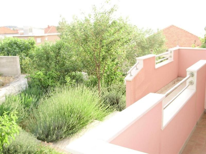 Fotografia z galérie ubytovania Apartment in Okrug Gornji with sea view, balcony, air conditioning, WiFi 5048-2 v Trogiri