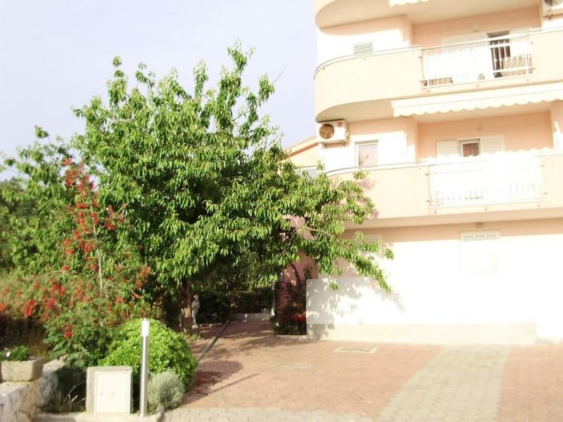 Fotografia z galérie ubytovania Apartment in Okrug Gornji with sea view, balcony, air conditioning, WiFi 5048-2 v Trogiri