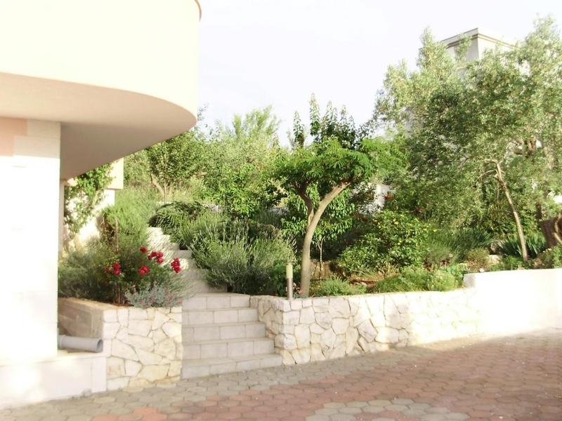 Fotografia z galérie ubytovania Apartment in Okrug Gornji with sea view, balcony, air conditioning, WiFi 5048-2 v Trogiri