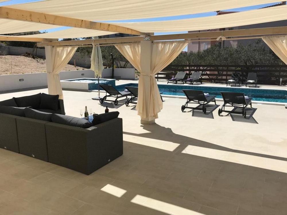 Fotografia z galérie ubytovania Apartment in Okrug Gornji with sea view, balcony, air conditioning, WiFi 5048-2 v Trogiri