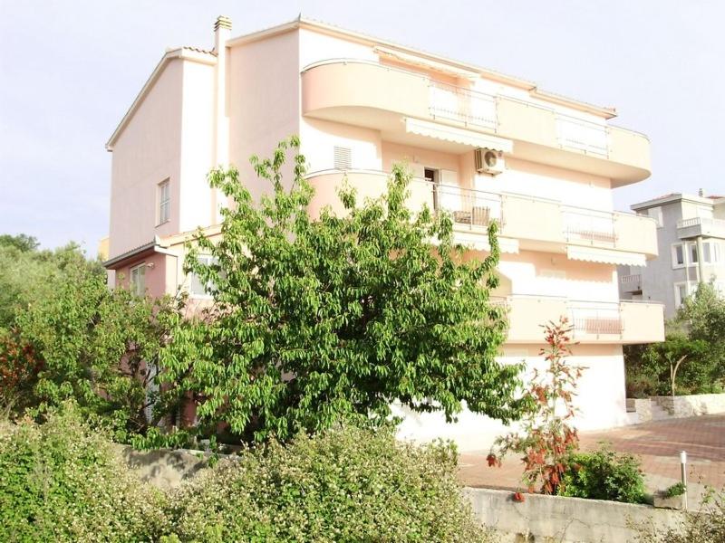 Fotografia z galérie ubytovania Apartment in Okrug Gornji with sea view, balcony, air conditioning, WiFi 5048-2 v Trogiri