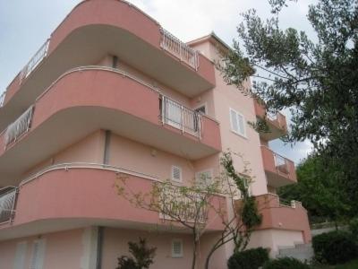 Fotografia z galérie ubytovania Apartment in Okrug Gornji with sea view, balcony, air conditioning, WiFi 5048-2 v Trogiri