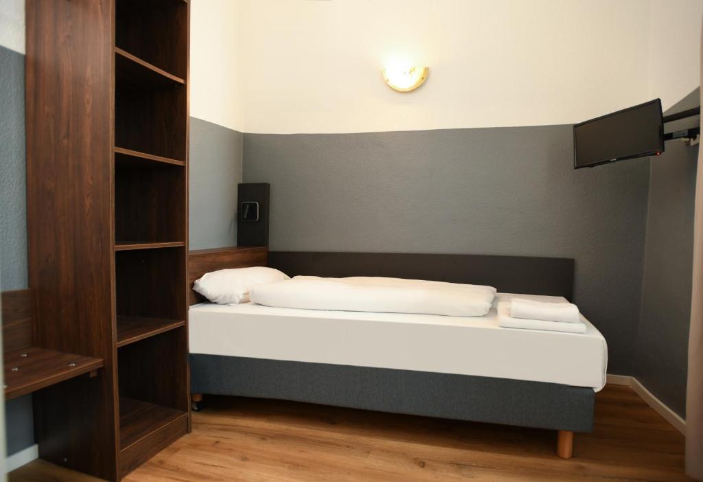 Hotel Apadana Frankfurt - Resim 14