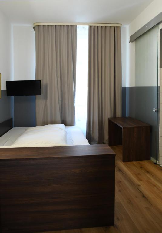 Hotel Apadana Frankfurt - Resim 18