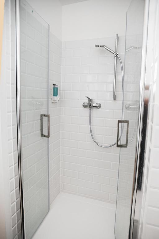 Hotel Apadana Frankfurt - Resim 20