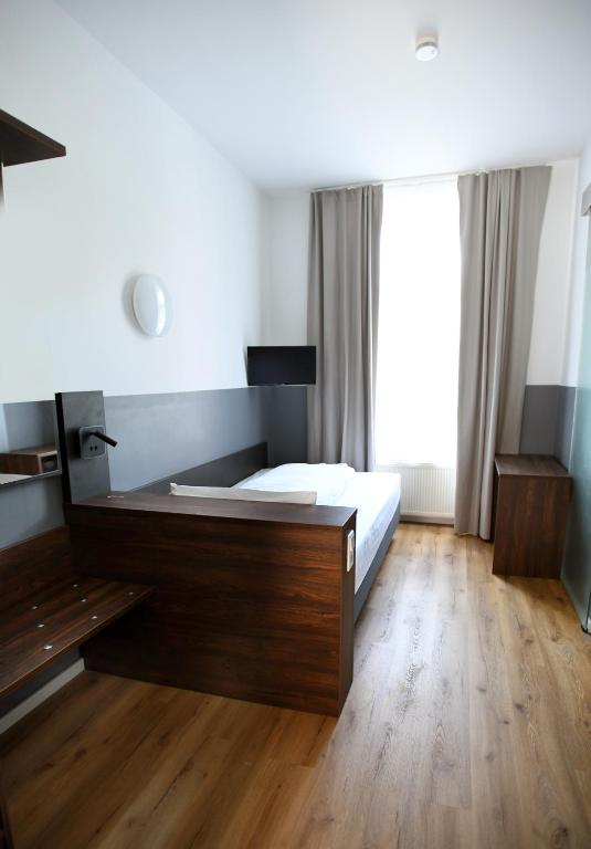 Hotel Apadana Frankfurt - Resim 17