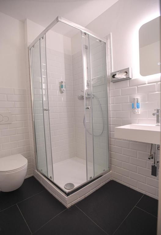 Hotel Apadana Frankfurt - Resim 8