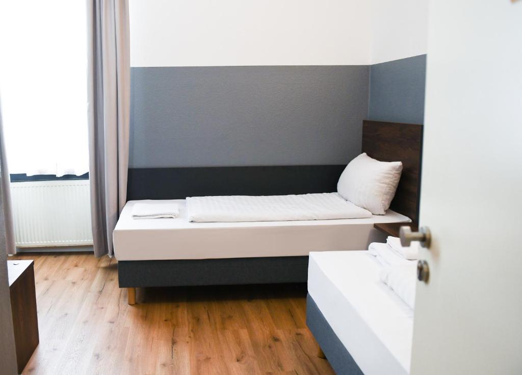 Hotel Apadana Frankfurt - Resim 10