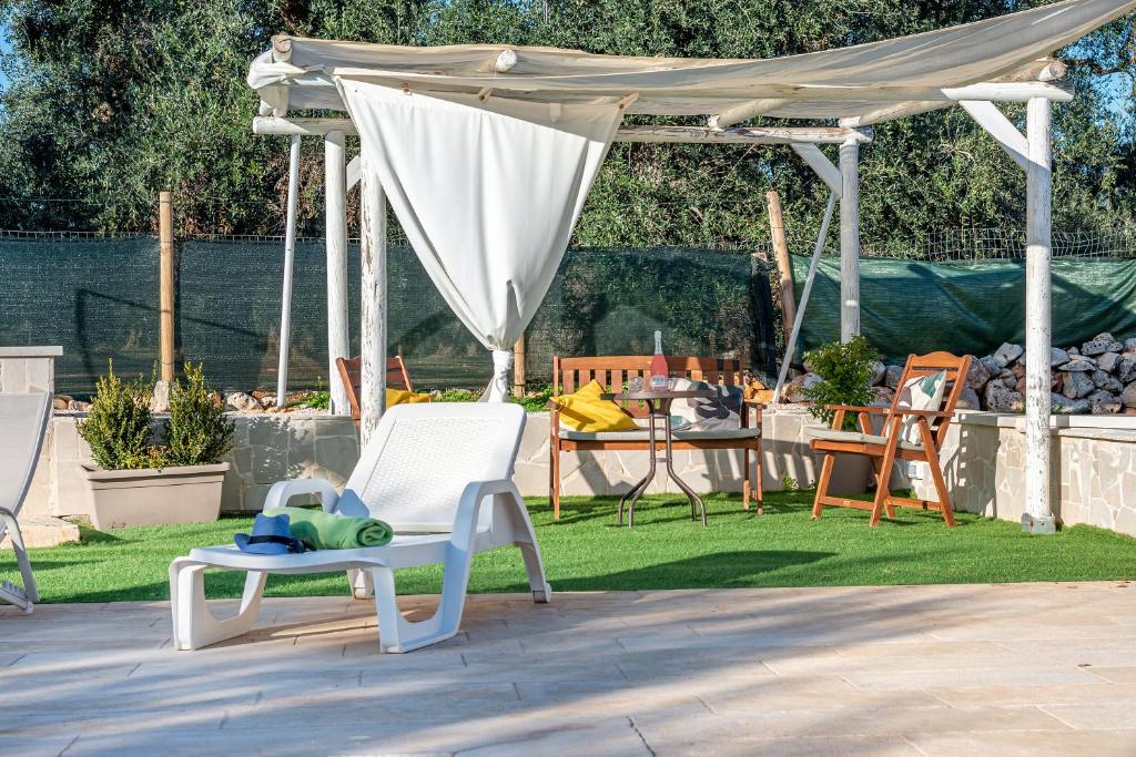 A garden outside Trullo Delle Ginestre Private Pool - Happy Rentals