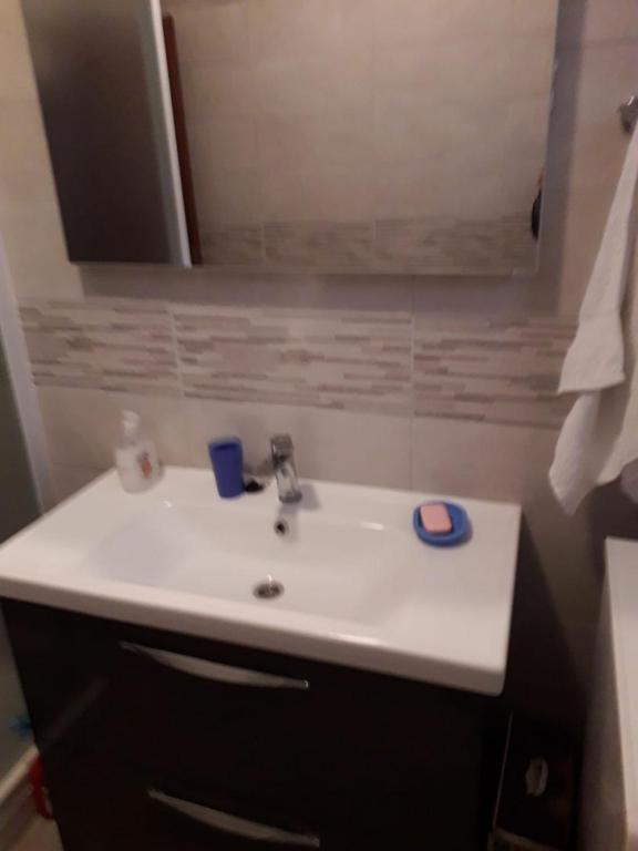 Koupelna v ubytování Apartment in Vinisce with sea view, terrace, air conditioning, WiFi 4752-1