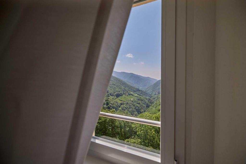 Nespecifikovaný výhled na hory nebo výhled na hory při pohledu z hotelu