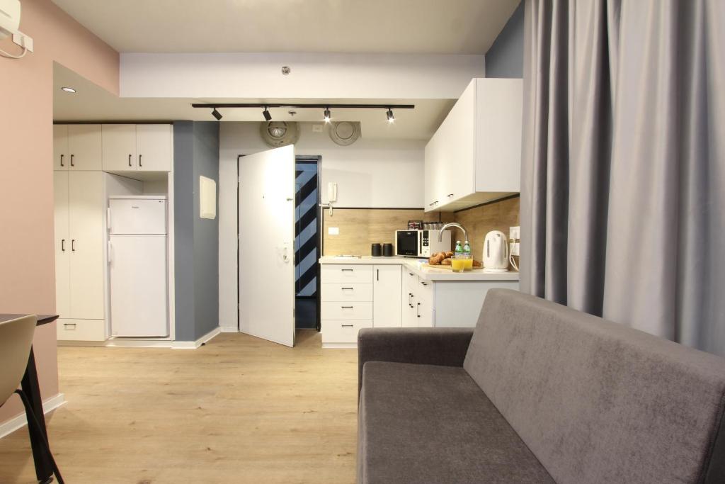 Kuchyň nebo kuchyňský kout v ubytování דירות גני תערוכה - TLV university apartments near Expo by Sea N' Rent