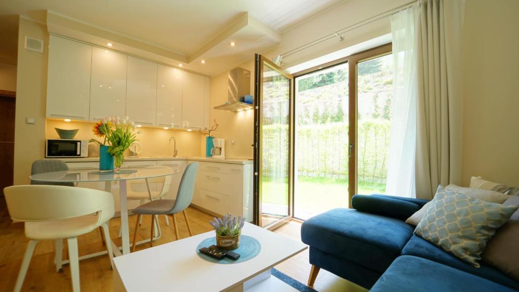 Kuchyňa alebo kuchynka v ubytovaní Apartamenty EverySky - Pusta 8