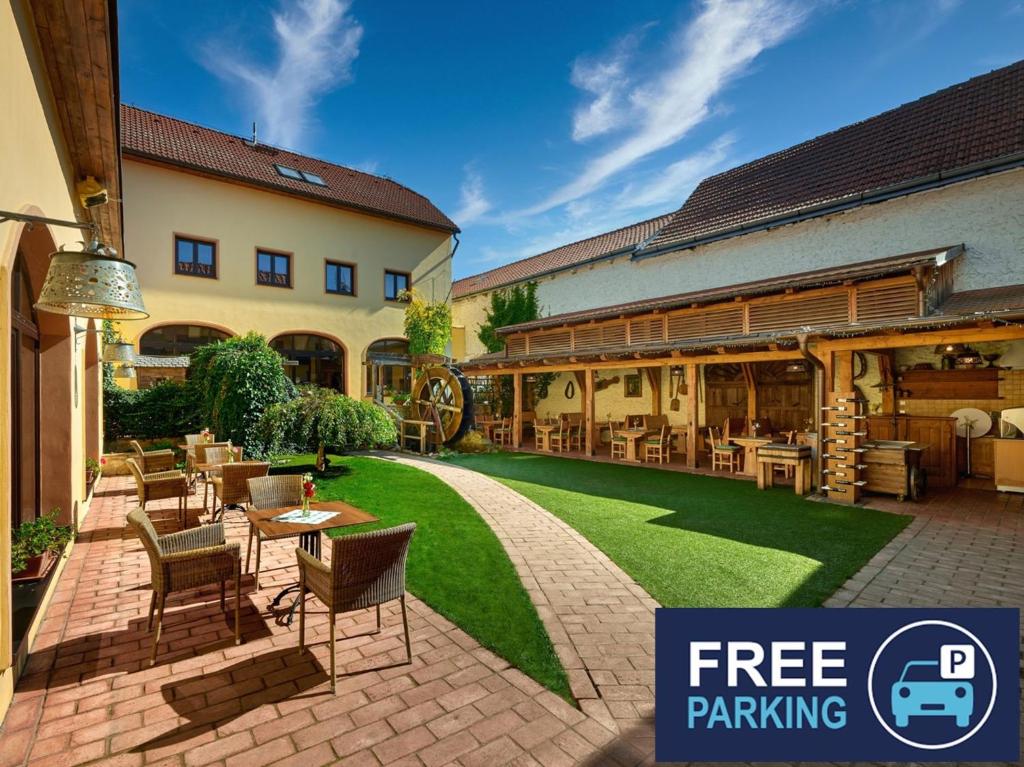 Hotel Selsky Dvur - Bohemian Village Courtyard - Resim 20