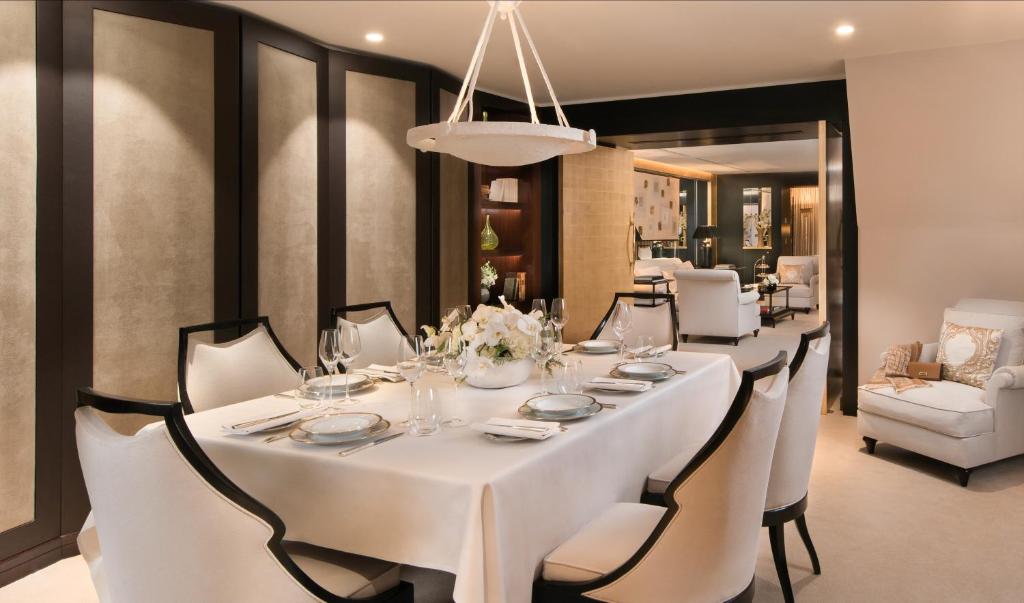 Posezení v ubytování Hôtel Barrière Fouquet's Paris