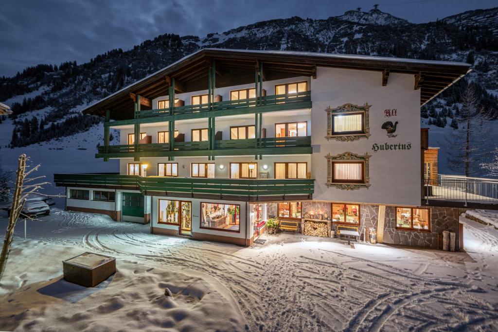 Nespecifikovaný výhled na hory nebo výhled na hory při pohledu z hotelu