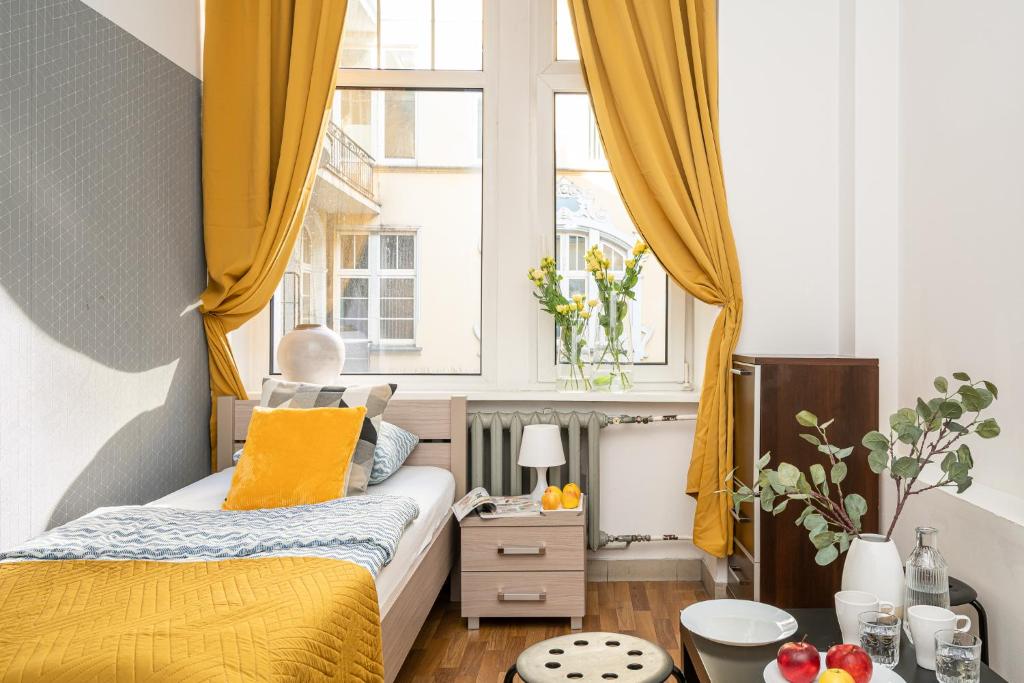 Absynt Hostel Wrocław - Single Room With Shared Bathroom