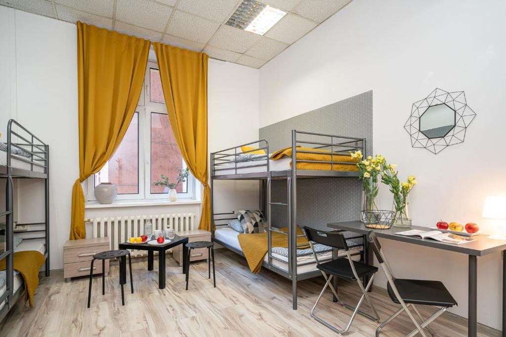 Absynt Hostel Wrocław - Quadruple Room With Shared Bathroom