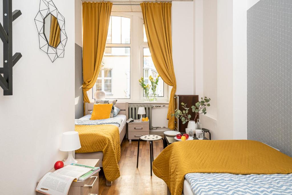 Absynt Hostel Wrocław - Twin Room With Shared Bathroom