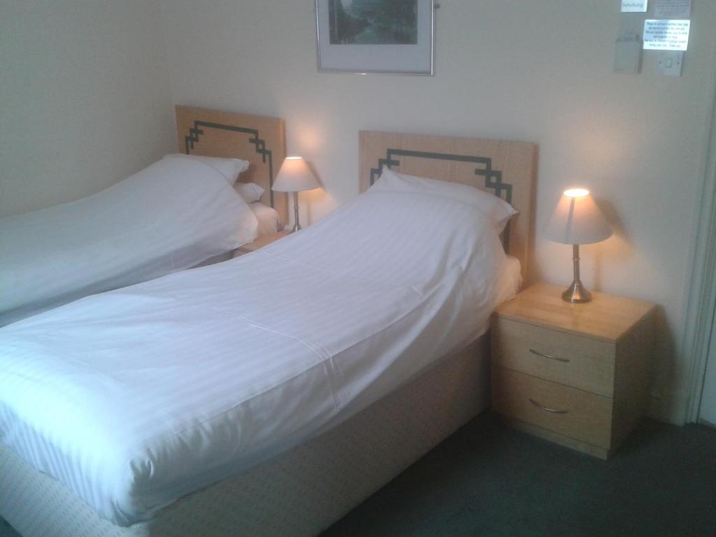 Hanover Hotel & McCartney's Bar - Resim 20