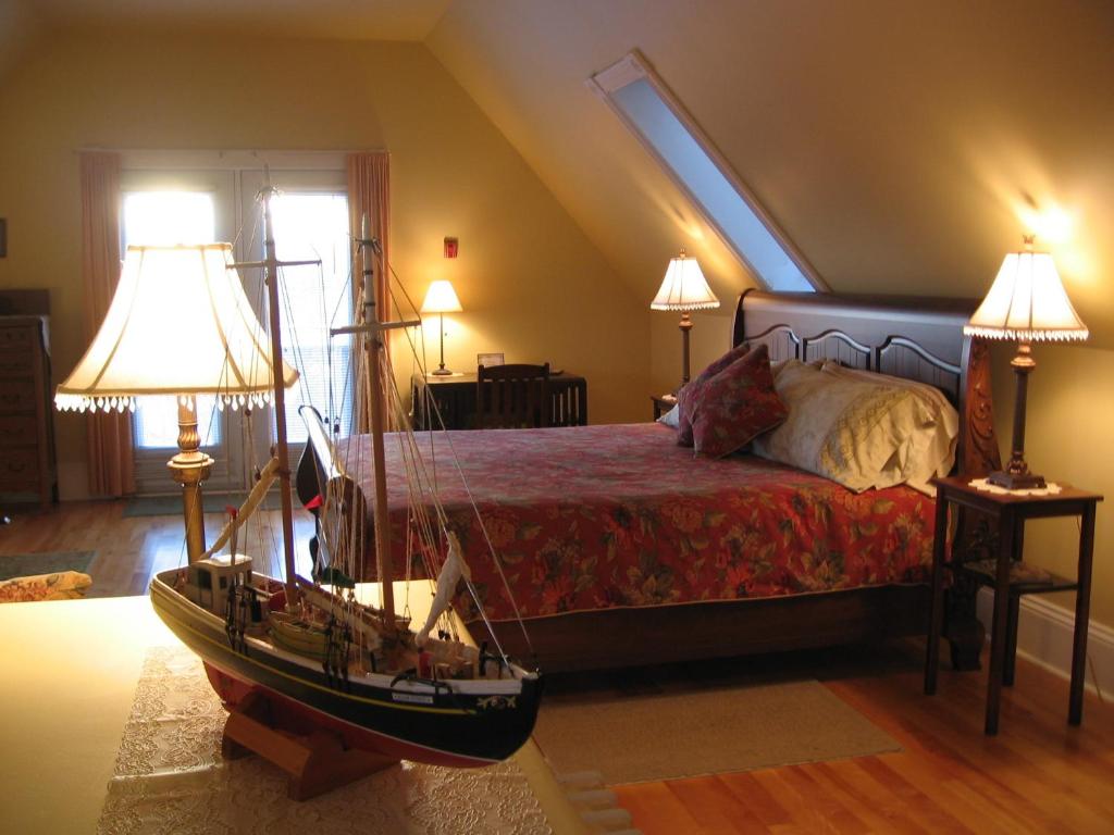 Louisbourg Heritage House - Superior King Suite