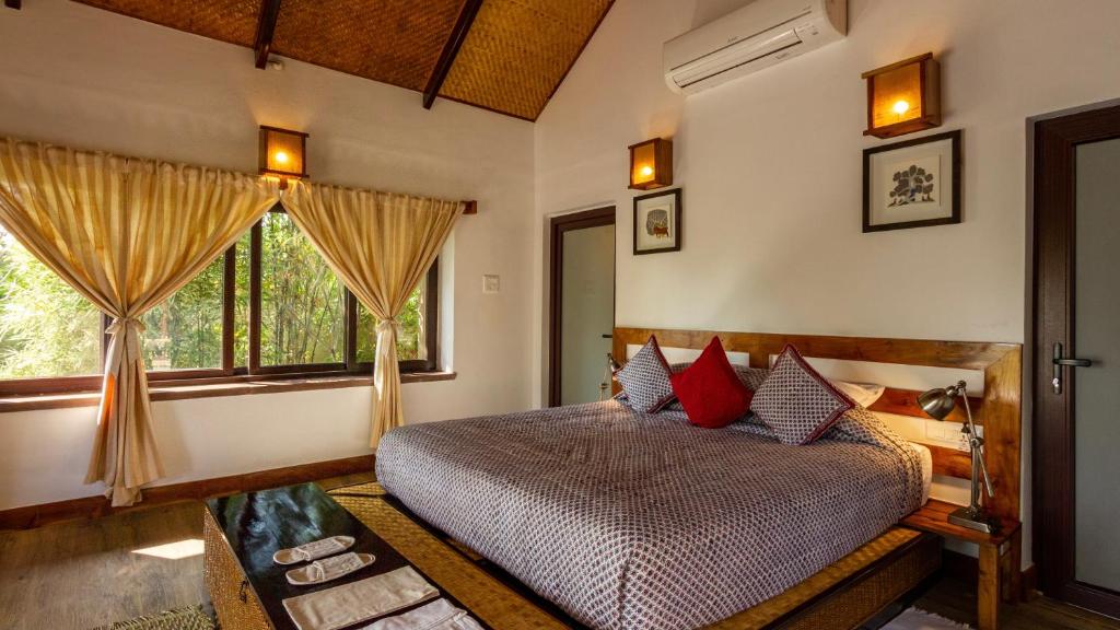 Ένα ή περισσότερα κρεβάτια σε δωμάτιο στο Bagh Villas I Kanha