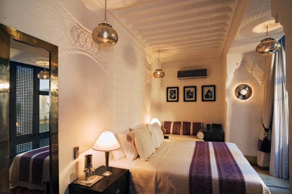 Postel nebo postele na pokoji v ubytování Riad Adore