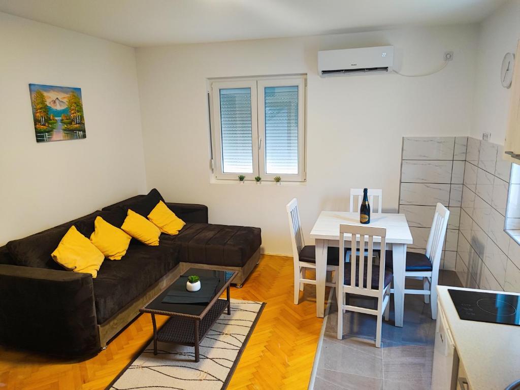 Χώρος καθιστικού στο Apartmani Mir A2