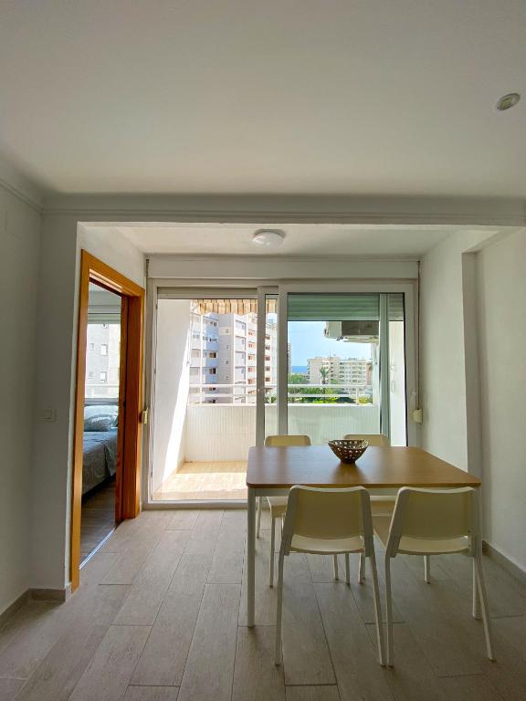 Fotografia z galérie ubytovania Apartamento Moderno Cerca de la Playa - Residencial AguaViva v destinácii Benidorm